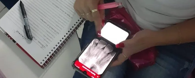 Uso de smartphones e mídias sociais no ensino odontológico